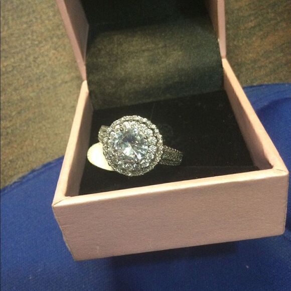 NWT Peermont  Sz 9, “Diamond, round halo ring - Picture 3 of 9